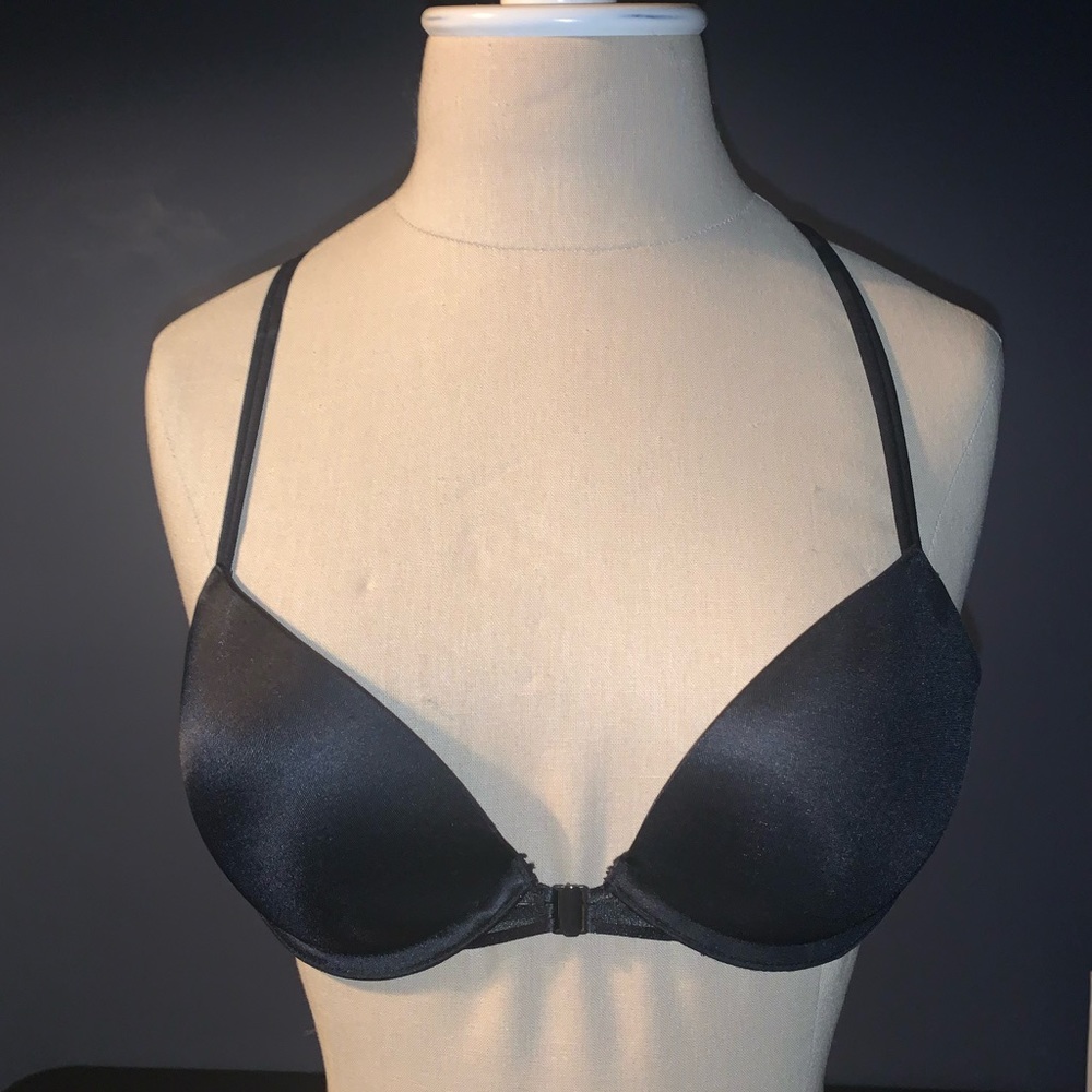 Victoria’s secret strappy push up bra 34B 🌹